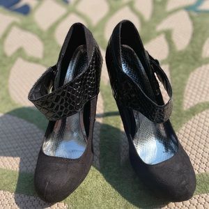 BAMBOO Faux Leather Heels (10) GENTLY USED